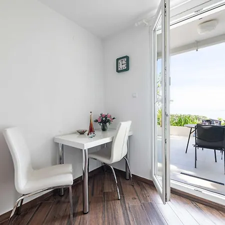 Apartman Noa - One Bedroom With Terrace And Sea View